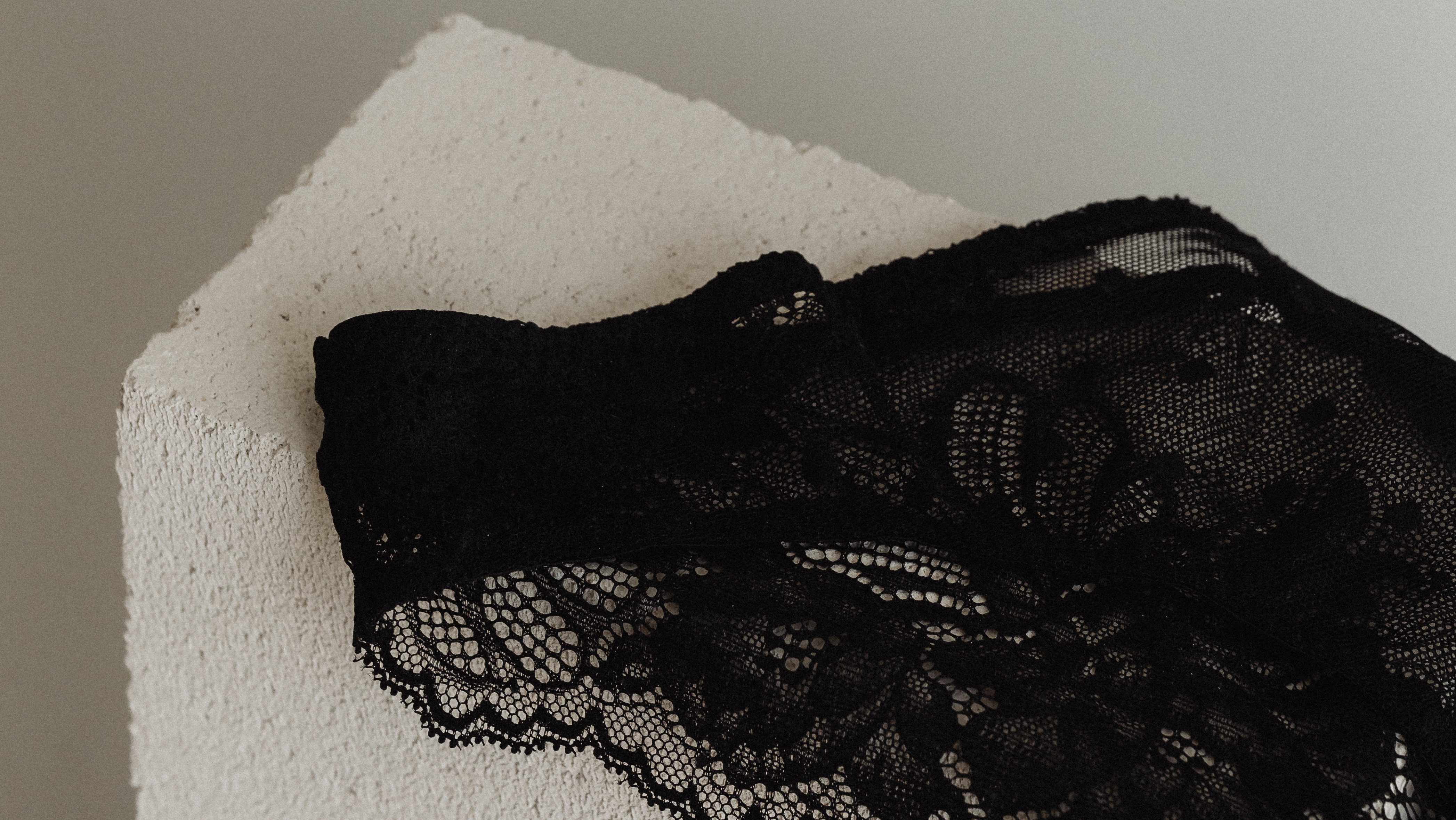 Satin & Lace: The Soft Trend Defining 2026